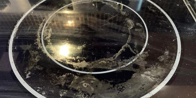 Top 5 cách vệ sinh mặt bếp từ bị cháy tại nhà dễ làm